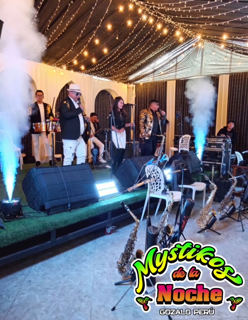 Mystikos de la Noche en escenario